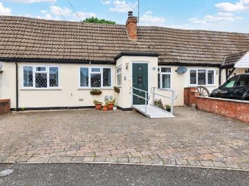 2 bedroom terraced bungalow for sale