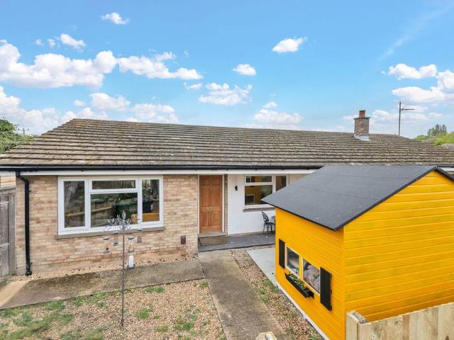 2 bedroom terraced bungalow for sale