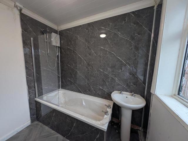 2 bedroom terraced bungalow to rent