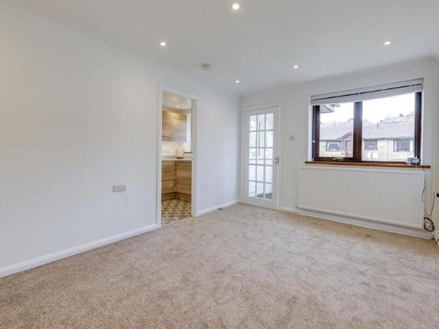 2 bedroom terraced bungalow to rent