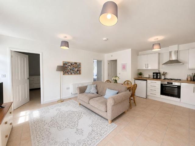 2 bedroom terraced bungalow to rent
