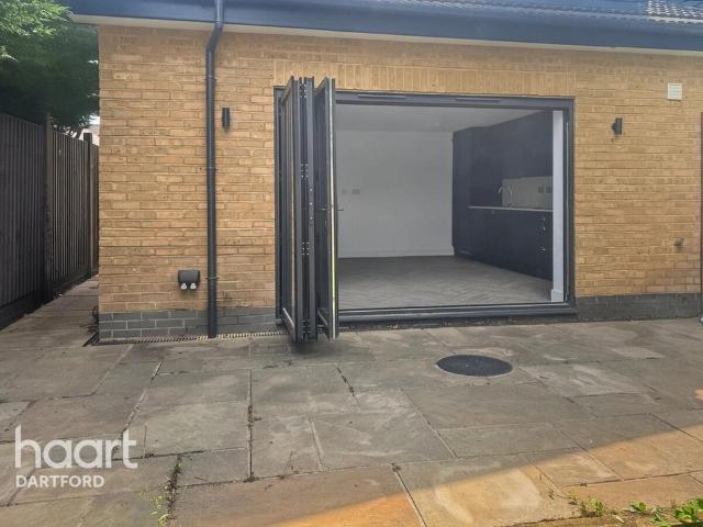 2 bedroom terraced bungalow to rent