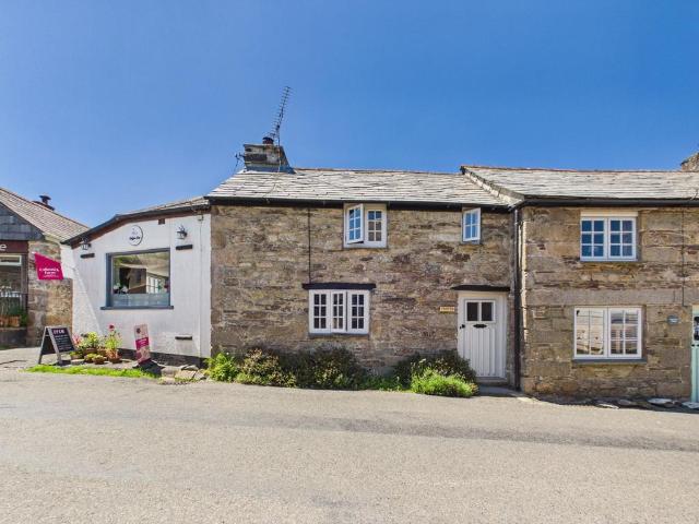 2 bedroom end of terrace house to rent