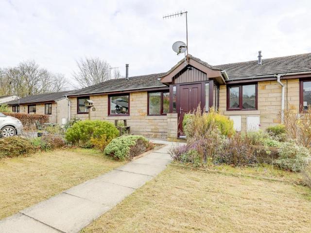 2 bedroom terraced bungalow to rent
