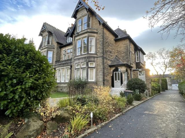 2 Bedroom Terraced Flat To Let