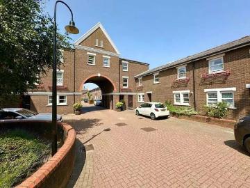 4 Bedroom Terraced House