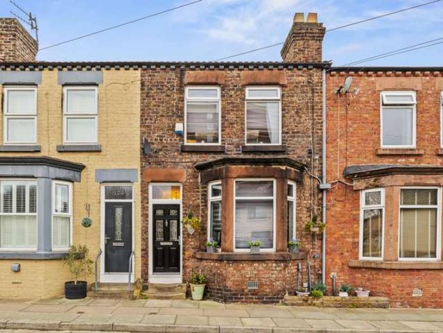 4 Bedroom End Of Terrace House