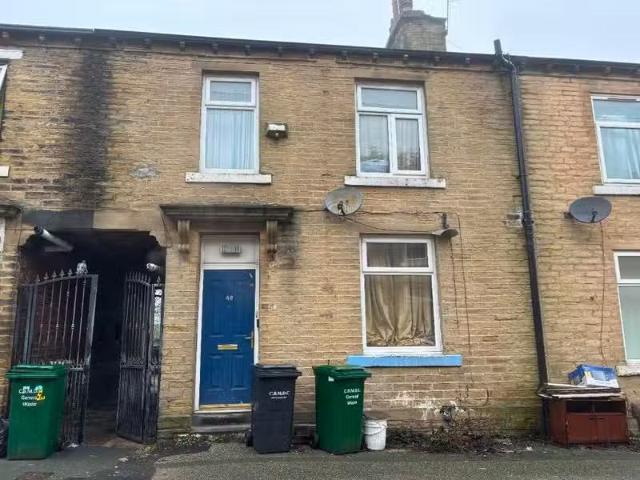 2 bedroom terraced house for rent in Copley Street, Bradford.