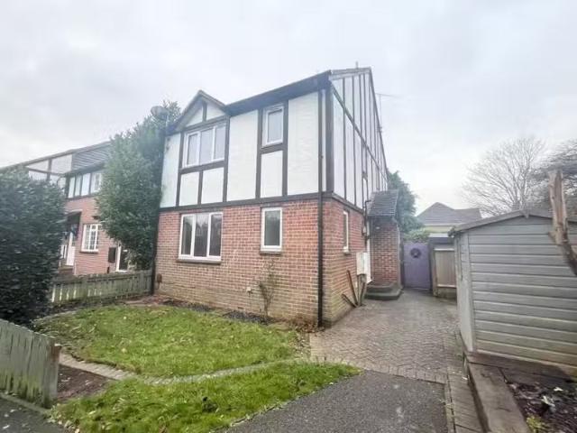 2 bedroom terraced house for rent in Carvel Way, Littlehampton.