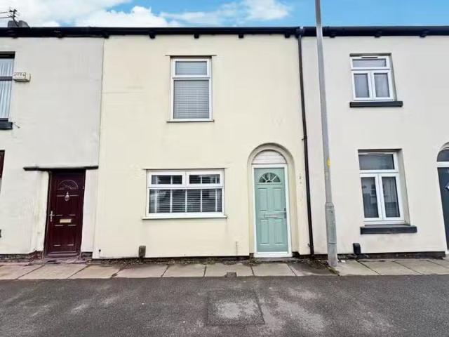 2 bedroom terraced house for rent in Church Street, Westhought.