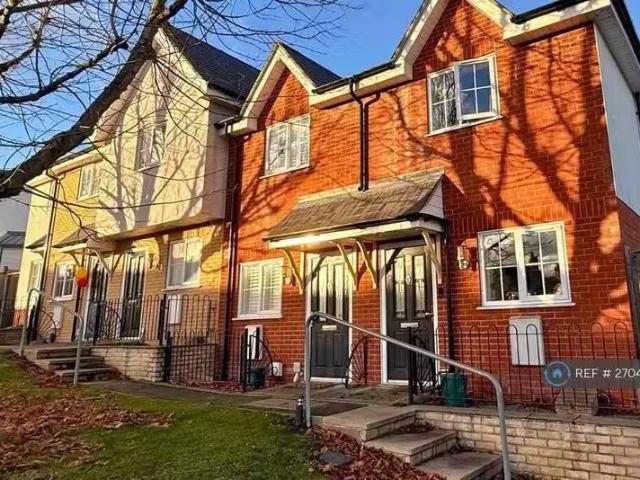 2 bedroom terraced house for rent in Chantry Way, Billericay.