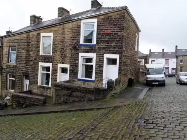 2 bedroom terraced house for rent in Chapel Street, Colne, BB8