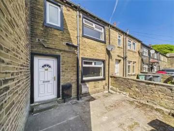 2 bedroom terraced house for rent in Chapel Street, Queensbury.