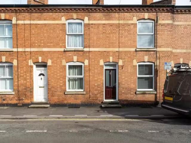 2 bedroom terraced house for rent in Cherry Street, Warwick, C.