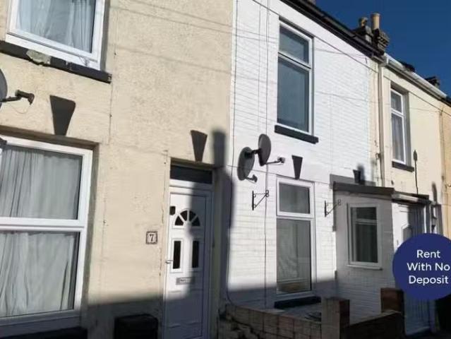 2 bedroom terraced house for rent in Claremont Gardens, Ramsga.