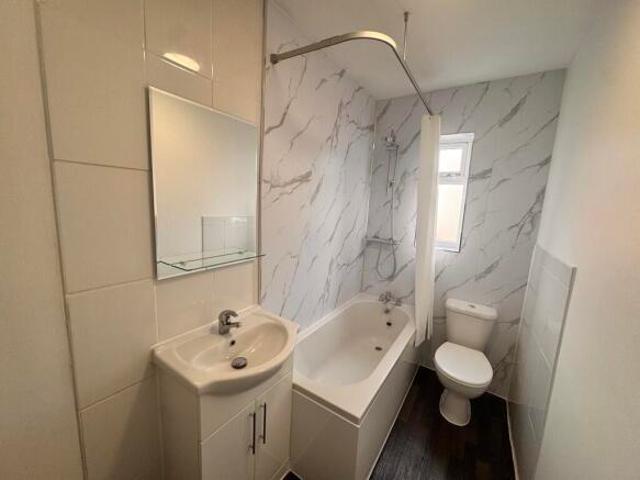2 bedroom terraced house for rent in Crescent Road, Bolton, BL3