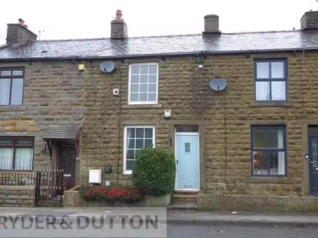 2 bedroom terraced house for rent in Alma Terrace, Dunnockshaw.