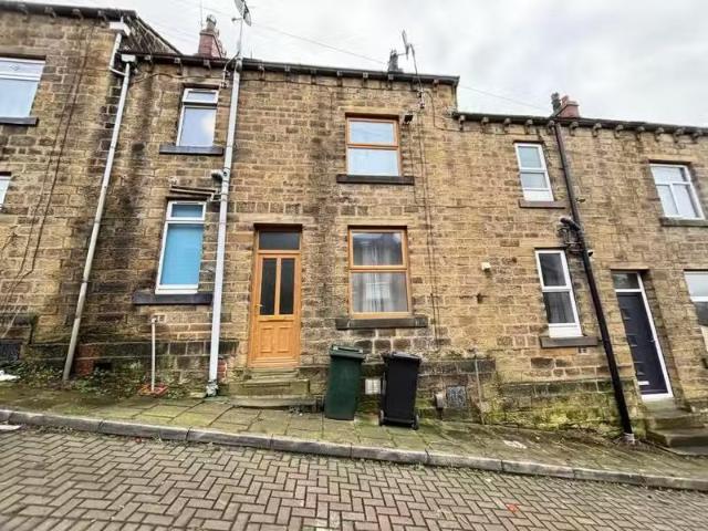 2 bedroom terraced house for rent in Ash Grove, Keighley, West.