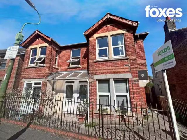 2 bedroom terraced house for rent in Avonmore, Kemp Road, Bour.