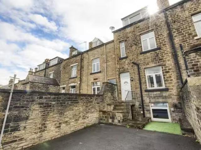 2 bedroom terraced house for rent in Back Kirkgate, Shipley, W.