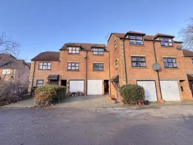 2 bedroom terraced house for rent in Beech Court, Rugby, CV22