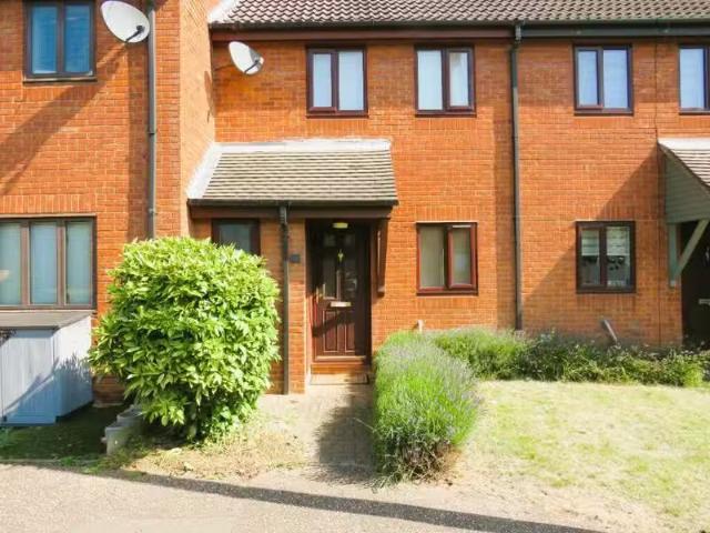 2 bedroom terraced house for rent in Britannia Road, Brentwood.