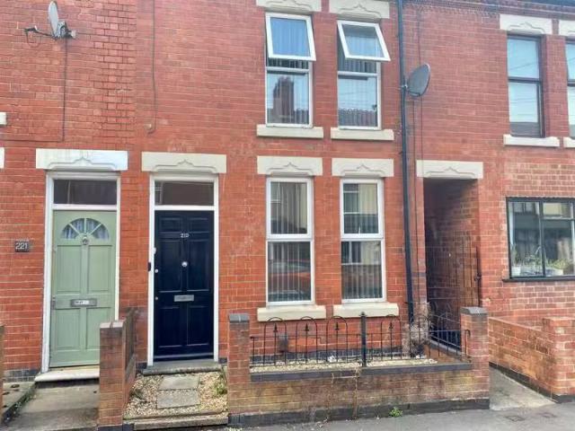 2 bedroom terraced house for rent in Gadsby Street, Attleborou.