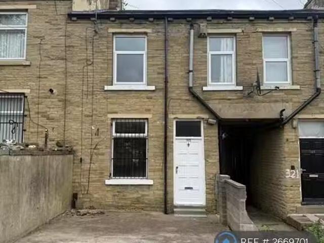 2 bedroom terraced house for rent in Girlington Road, Bradford.