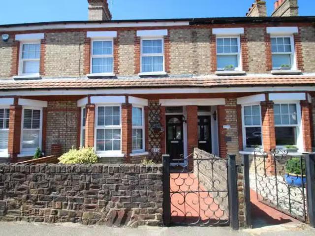 2 bedroom terraced house for rent in Gladstone Road, Orpington.