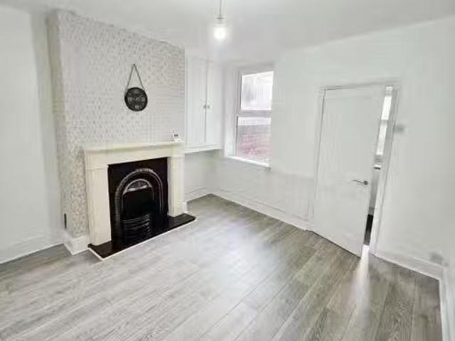 2 bedroom terraced house for rent in Dockin Hill Road, Doncast.