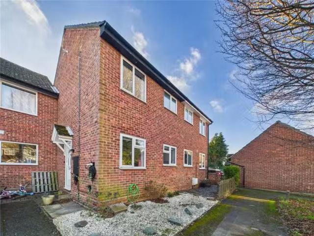 2 bedroom terraced house for rent in Daniels Close, Acton, Sud.