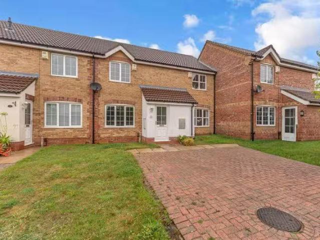 2 bedroom terraced house for rent in Farmhouse Mews, New Walth.