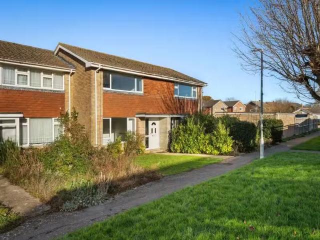 2 bedroom terraced house for rent in Farne Close, Hailsham, BN27