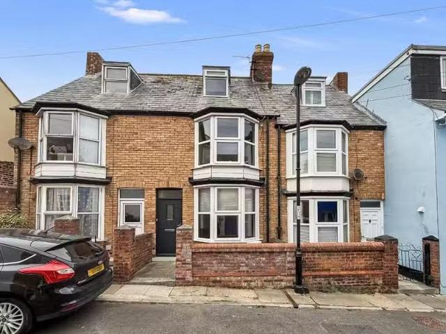 2 bedroom terraced house for rent in Franchise Street, Weymout.