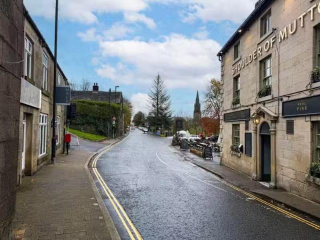 2 bedroom terraced house for rent in Holcombe Village, Holcomb.