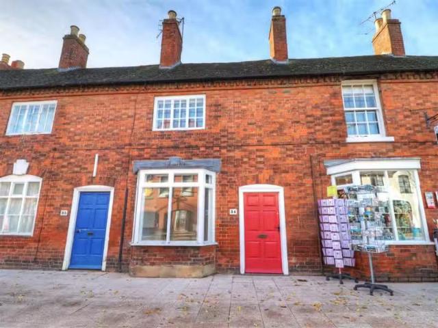 2 bedroom terraced house for rent in Henley Street, Stratford.