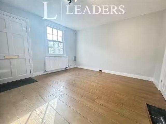 2 bedroom terraced house for rent in High Street, Kelvedon, CO5