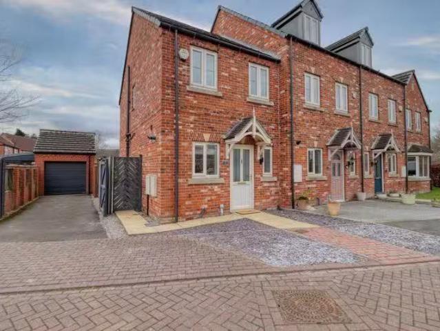 2 bedroom terraced house for rent in Orchard Grange, Crowle, D.
