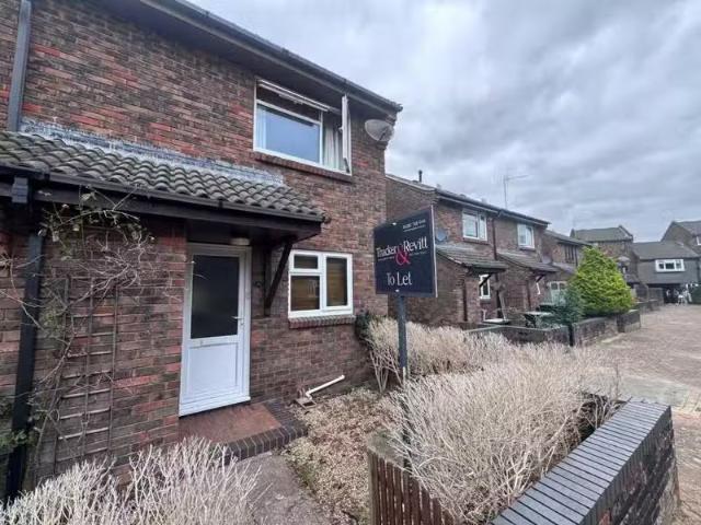 2 bedroom terraced house for rent in Leigh Gardens, Wimborne.