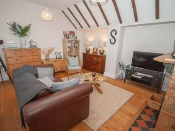 2 bedroom terraced house for rent in Lilbourne Road, Clifton u.