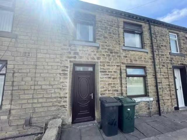 2 bedroom terraced house for rent in Main Road, Denholme, Brad.