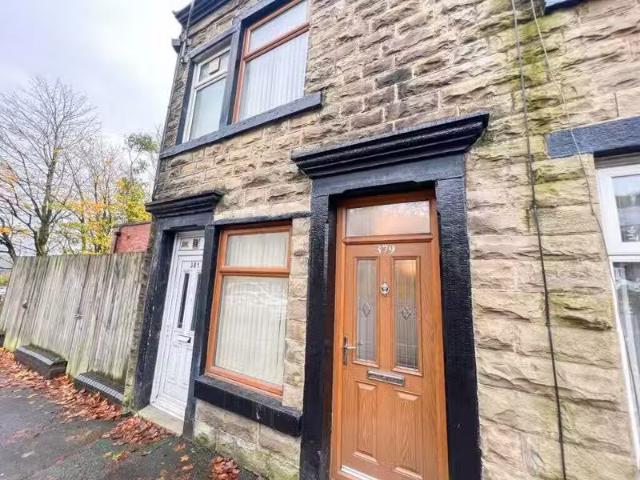2 bedroom terraced house for rent in Manchester Road, Haslingd.