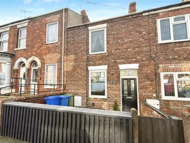 2 bedroom terraced house for rent in Marshfield Road, Goole, E.