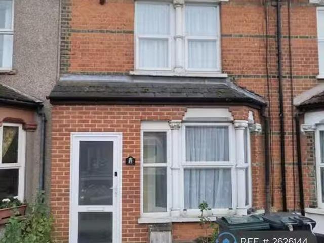 2 bedroom terraced house for rent in Milton Road, Swanscombe.