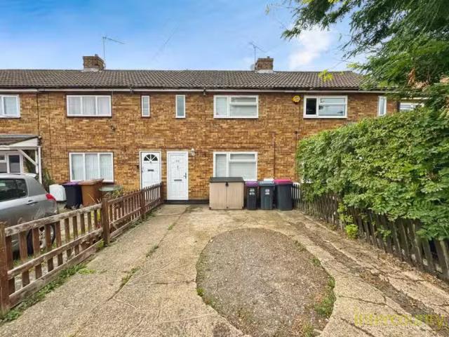 2 bedroom terraced house for rent in Norfolk Way, Bishop's Sto.