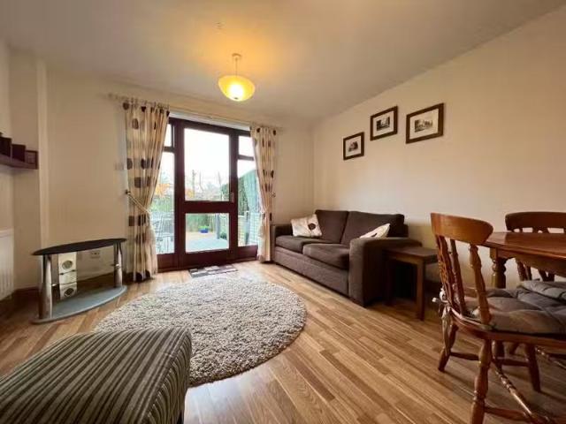 2 bedroom terraced house for rent in New Street, Stratford Upo.