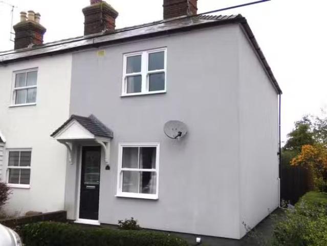 2 bedroom terraced house for rent in Shalmsford Street, Charth.