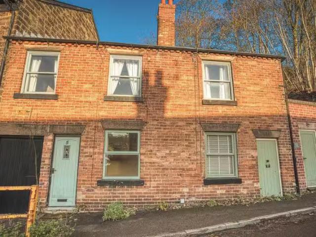 2 bedroom terraced house for rent in Shaw Lane, Milford, Belpe.