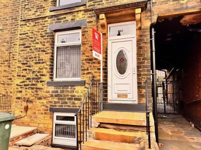2 bedroom terraced house for rent in Shetcliffe Lane, Bradford.