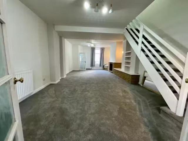 2 bedroom terraced house for rent in Spread Eagle Street, Oswa.